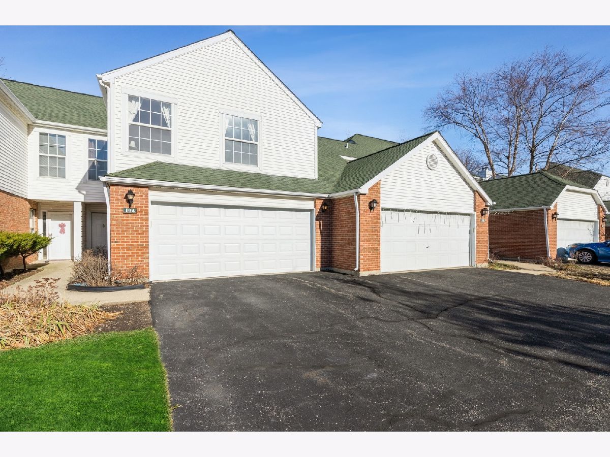 The Hamptons Lake Bluff IL, Townhomes & Condos For Sale & For Rent