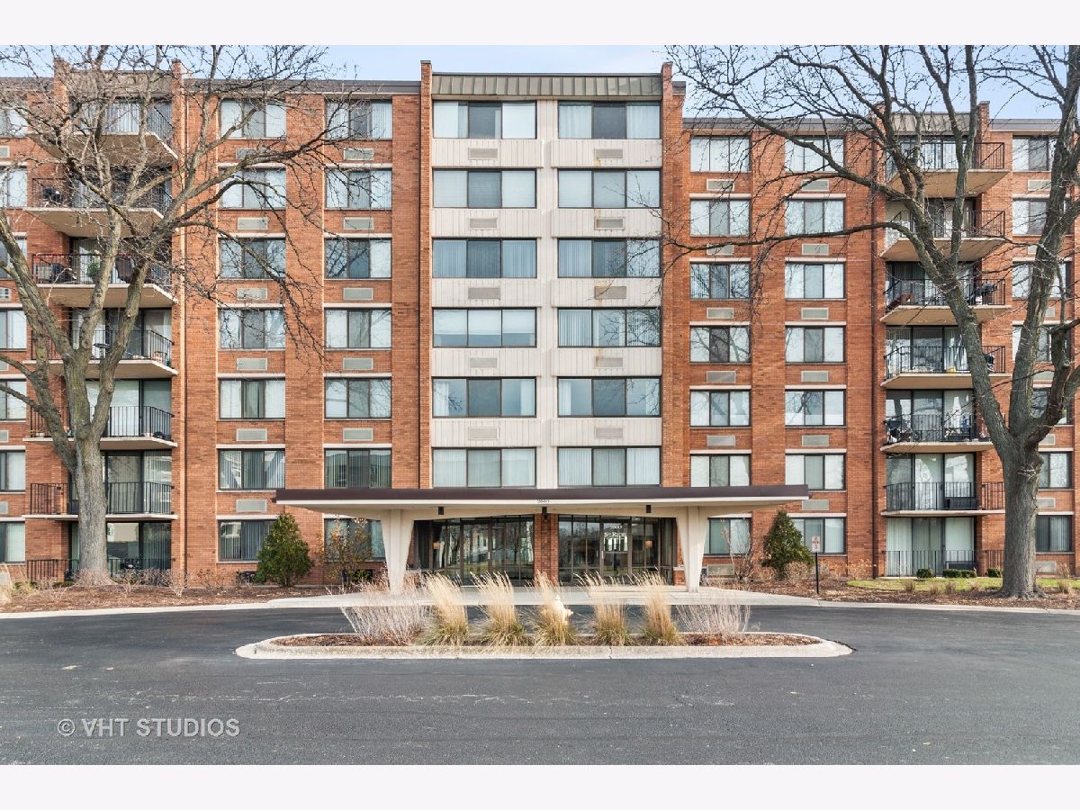 Condominiums Sold St Regis Lombard Illinois, 2000 Saint Regis