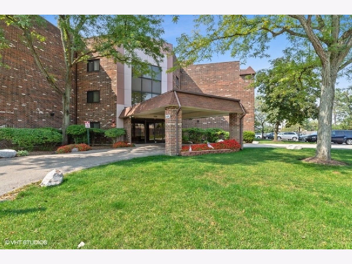 Condominiums Rented Castilian Court Glenview Illinois, 1104 Castilian