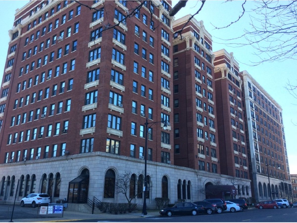 Condominiums Rented Hampton House Chicago Illinois, 5300 Shore