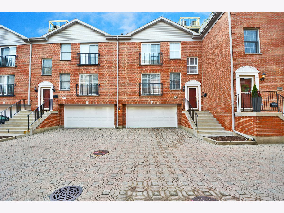 Townhomes Sold Fountain Terrace Arlington Heights Illinois, 105 Evergreen