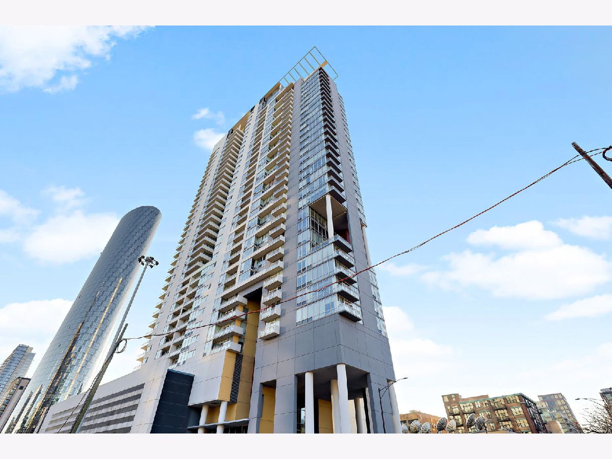 Condominiums Sold Skybridge Chicago Illinois, 737 Washington