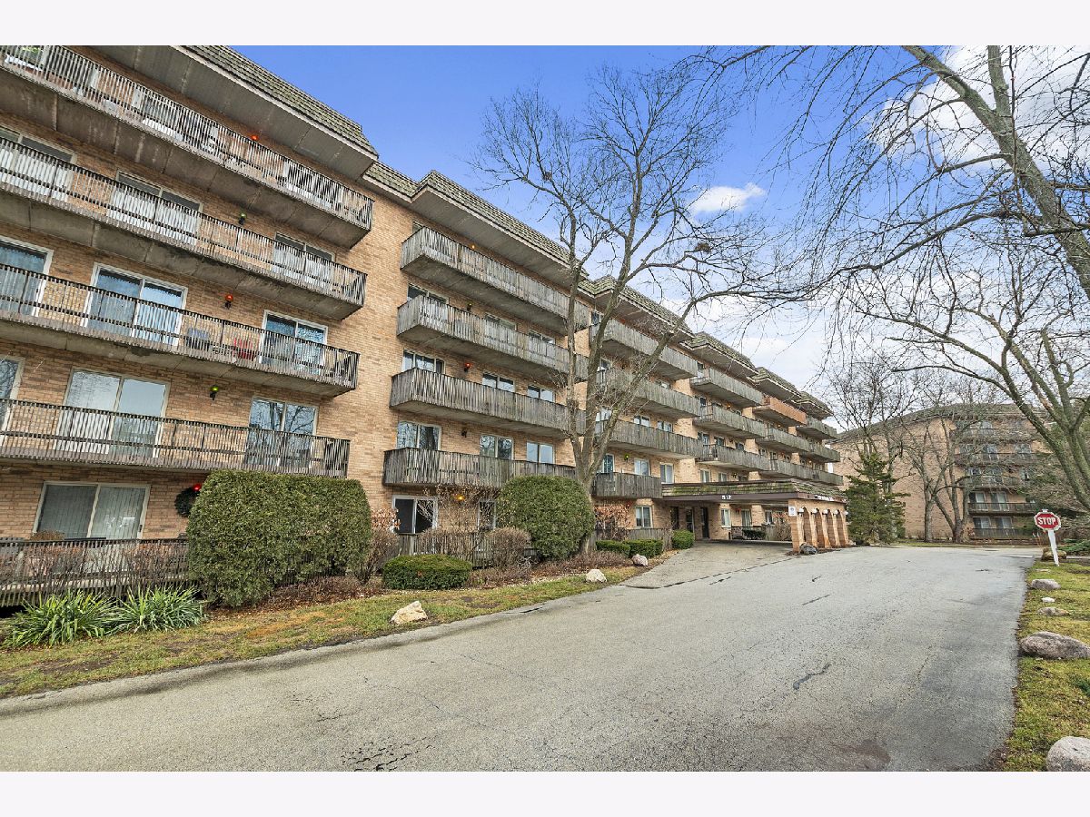 Lake In The Woods Downers Grove IL, Condominiums & Homes For Sale & For