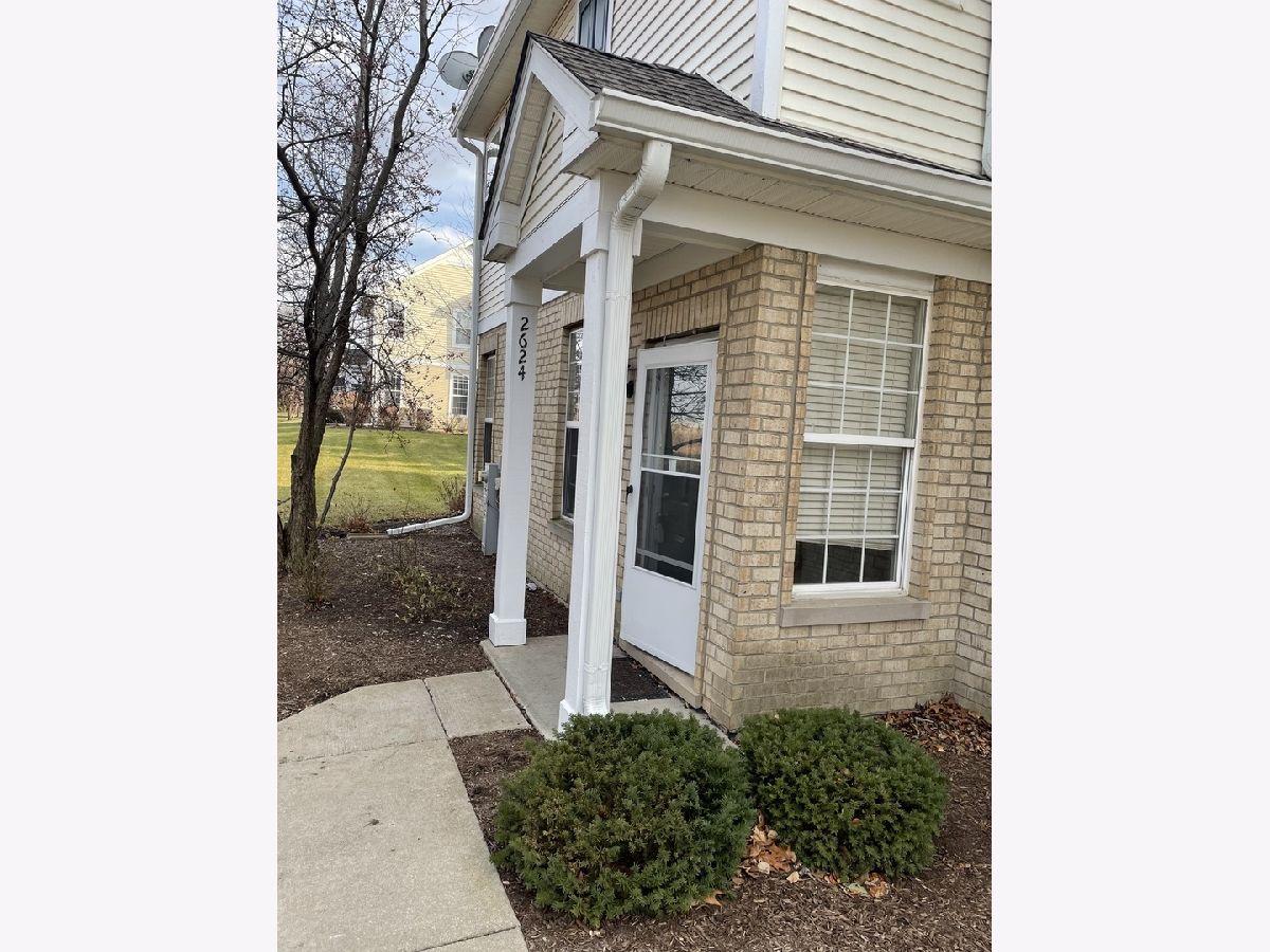 Townhomes Rented Millbrook Algonquin Illinois, 2624 Pond View