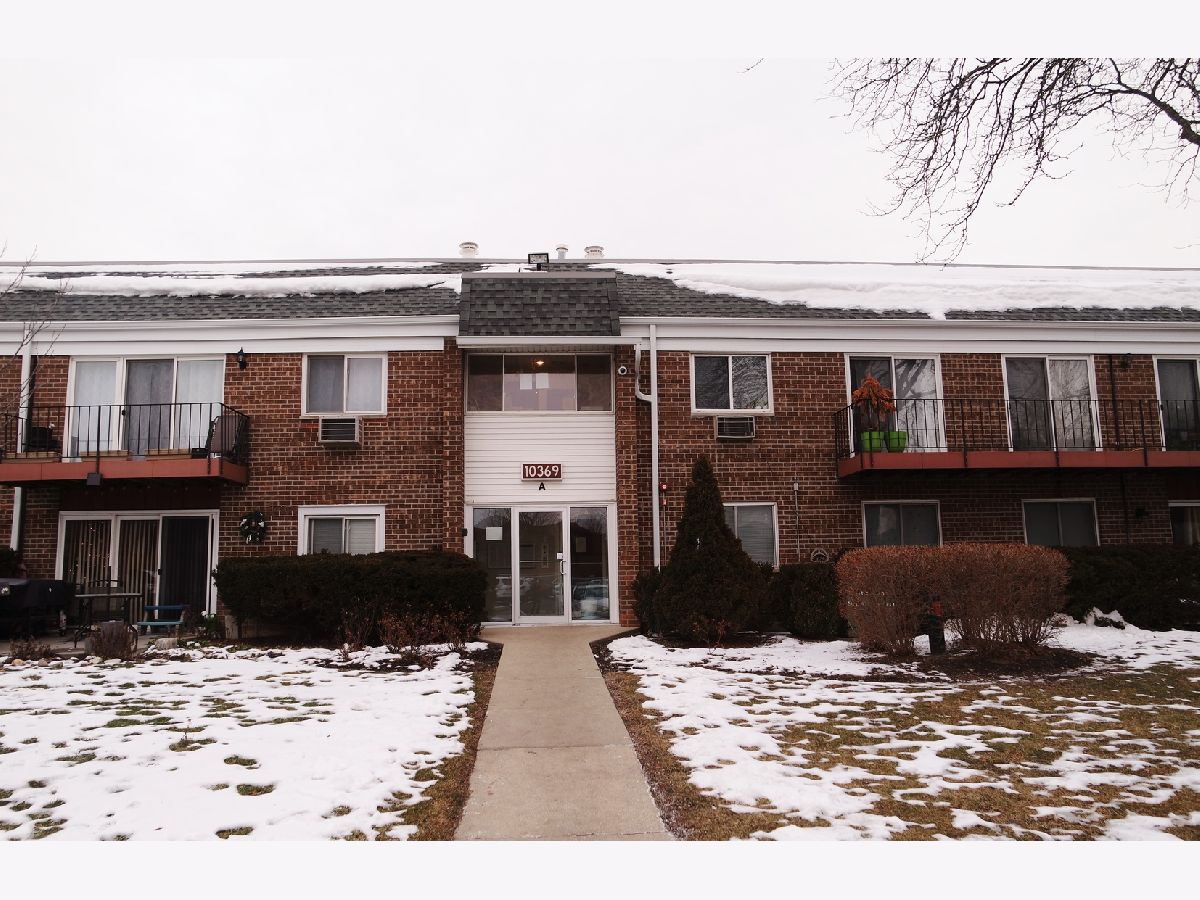 Condominiums Rented Regency Glenview Illinois, 10369 Dearlove