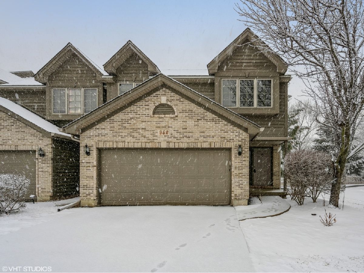 Townhomes Sold Pine Meadows Elgin Illinois, 942 Ascot