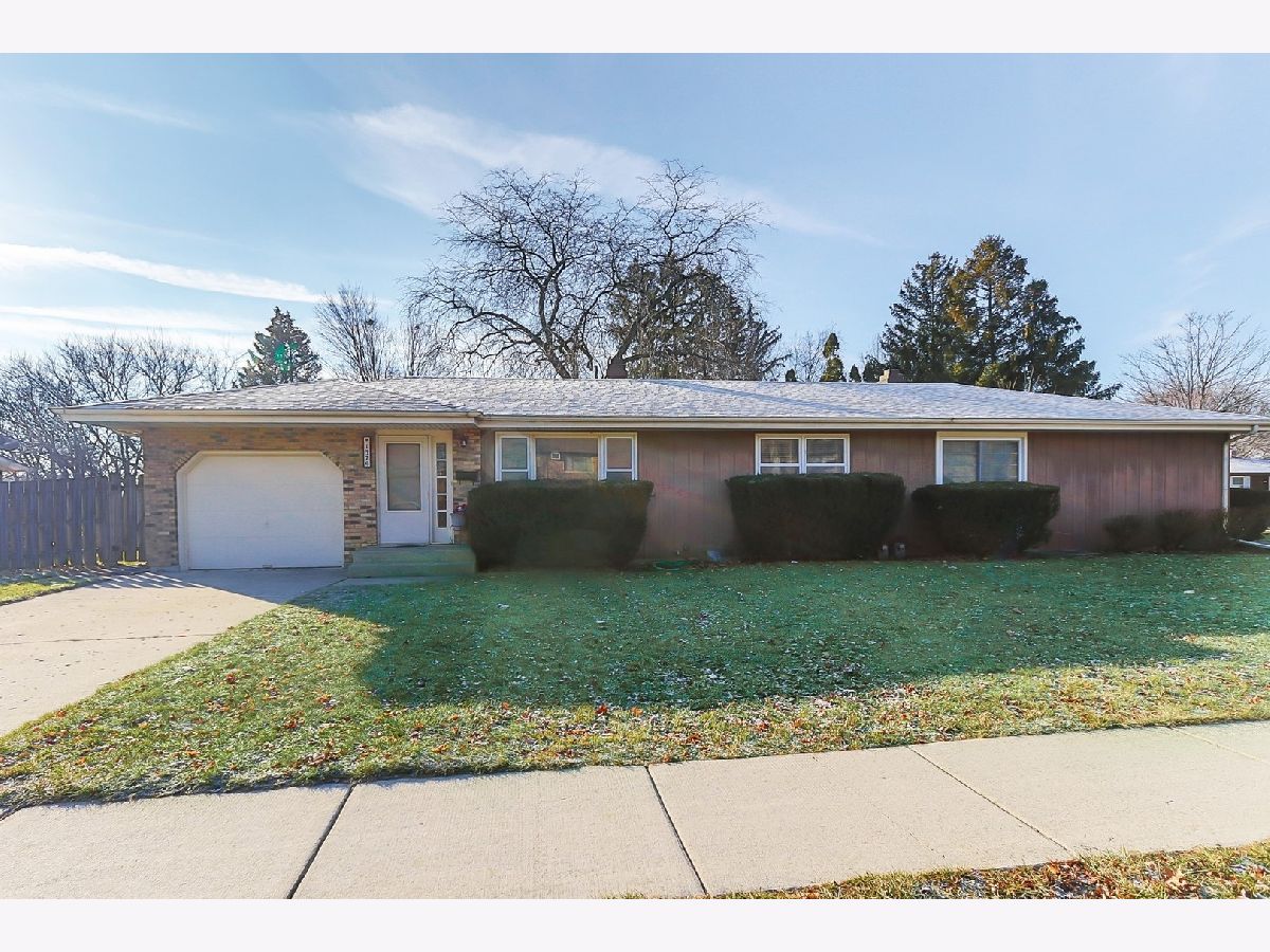 Homes & Condos & Townhomes Sold Country Aire Elgin Illinois, 1379 Getzelman