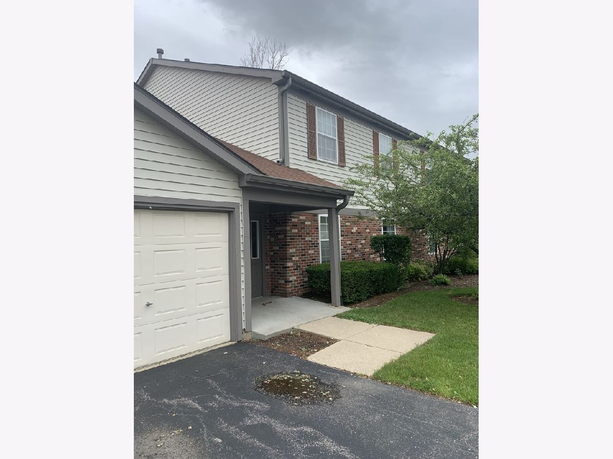 Townhomes & Condos Rented Whispering Oaks Palatine Illinois, 705 Whispering Oaks