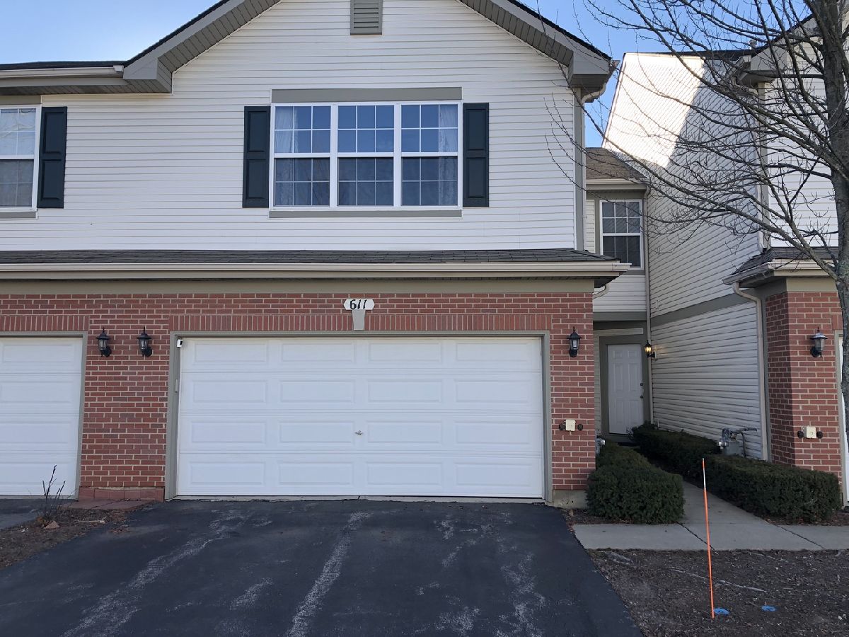 Townhomes Rented Fairfield Lakes Round Lake Illinois, 611 Red Deer