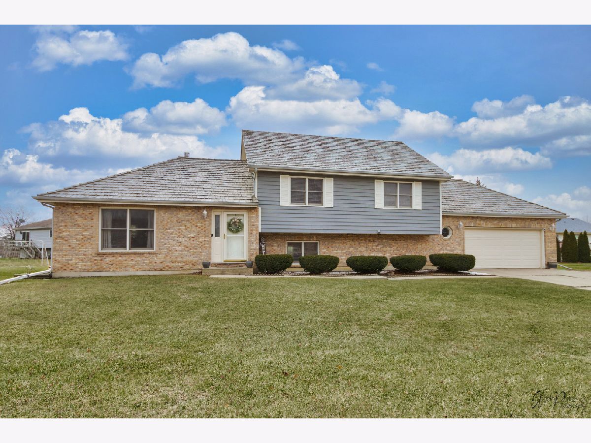 Homes & Condos & Townhomes Sold Crescent Meadows Gurnee Illinois, 3431 Meadow Crest