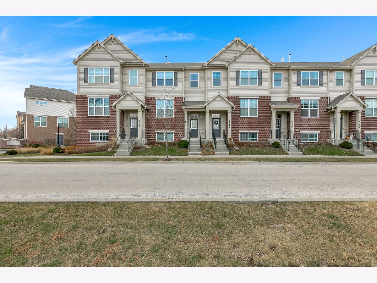 Townhomes Rented Lexington Station Morton Grove Illinois, 8344 Concord