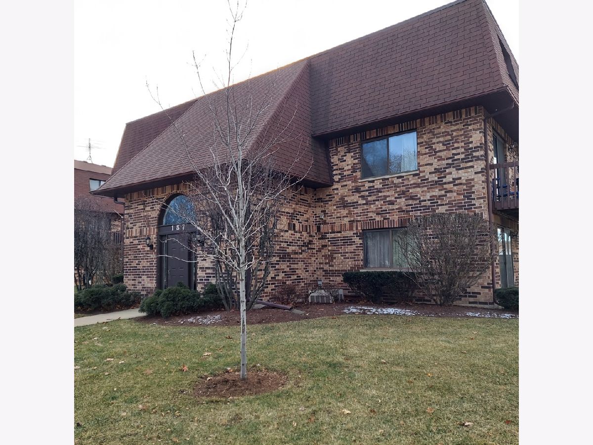 Condominiums Sold Trevor Court Crystal Lake Illinois, 187 Uteg