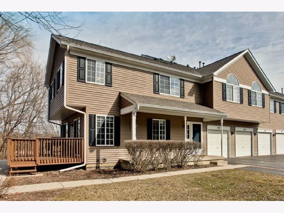 Townhomes & Condos & Homes Rented Woodcreek Village Lake In The Hills Illinois, 471 Village Creek