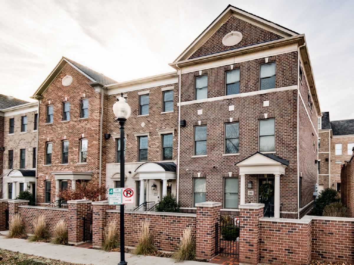 Condos & Townhomes Sold Courthouse Square Wheaton Illinois, 110 Washington