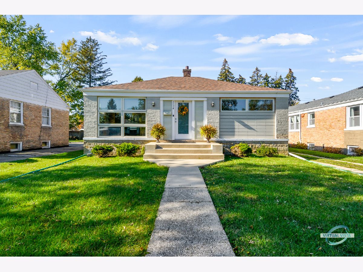 Homes Sold Nixon Westchester Illinois, 2124 Portsmouth
