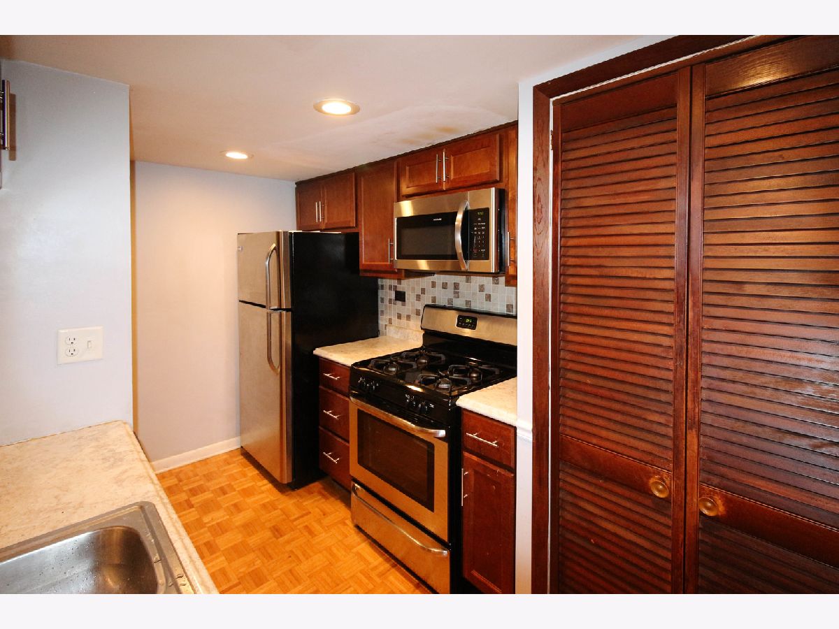 Townhomes & Condos Rented Winchester Warrenville Illinois, 2S723 Winchester