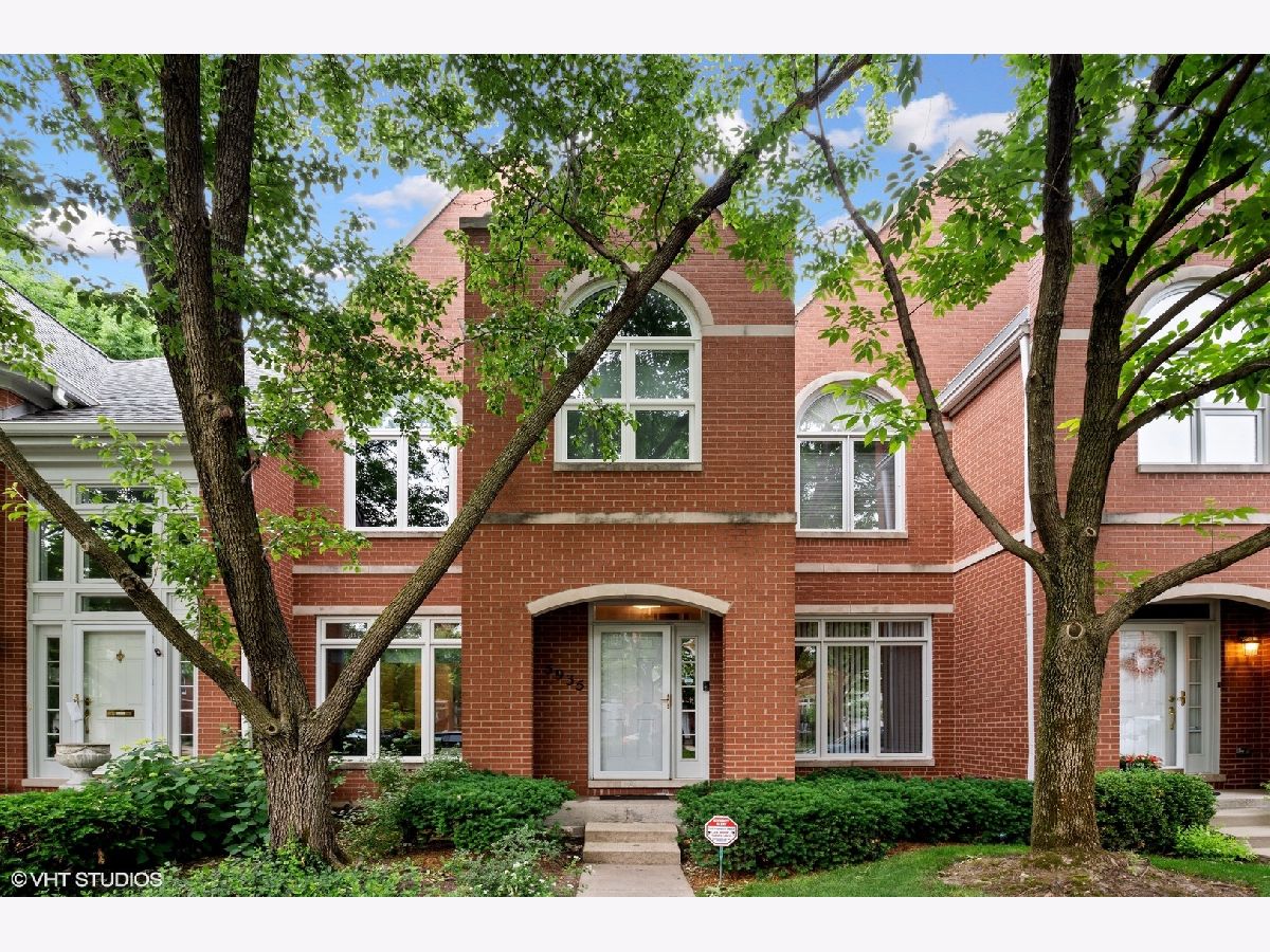 Townhomes & Condos & Homes Sold Sauganash Village Chicago Illinois, 5935 Sauganash