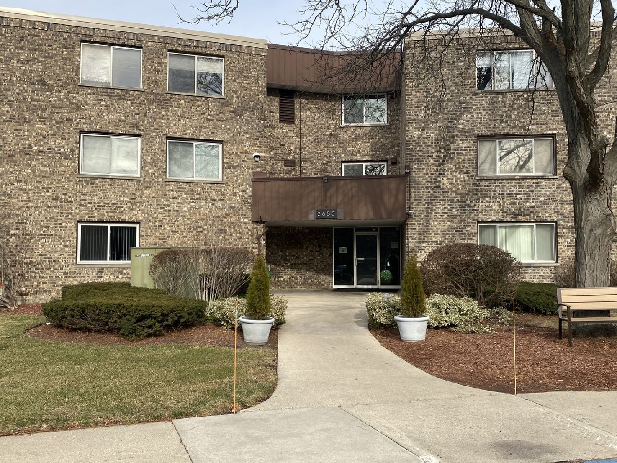 Condominiums Rented Brookwood Rolling Meadows Illinois, 2650 Brookwood Way