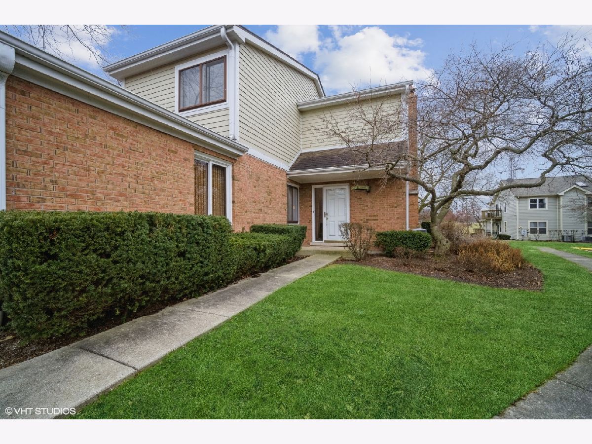 Townhomes Sold Golfview Commons Palatine Illinois, 255 Golfview