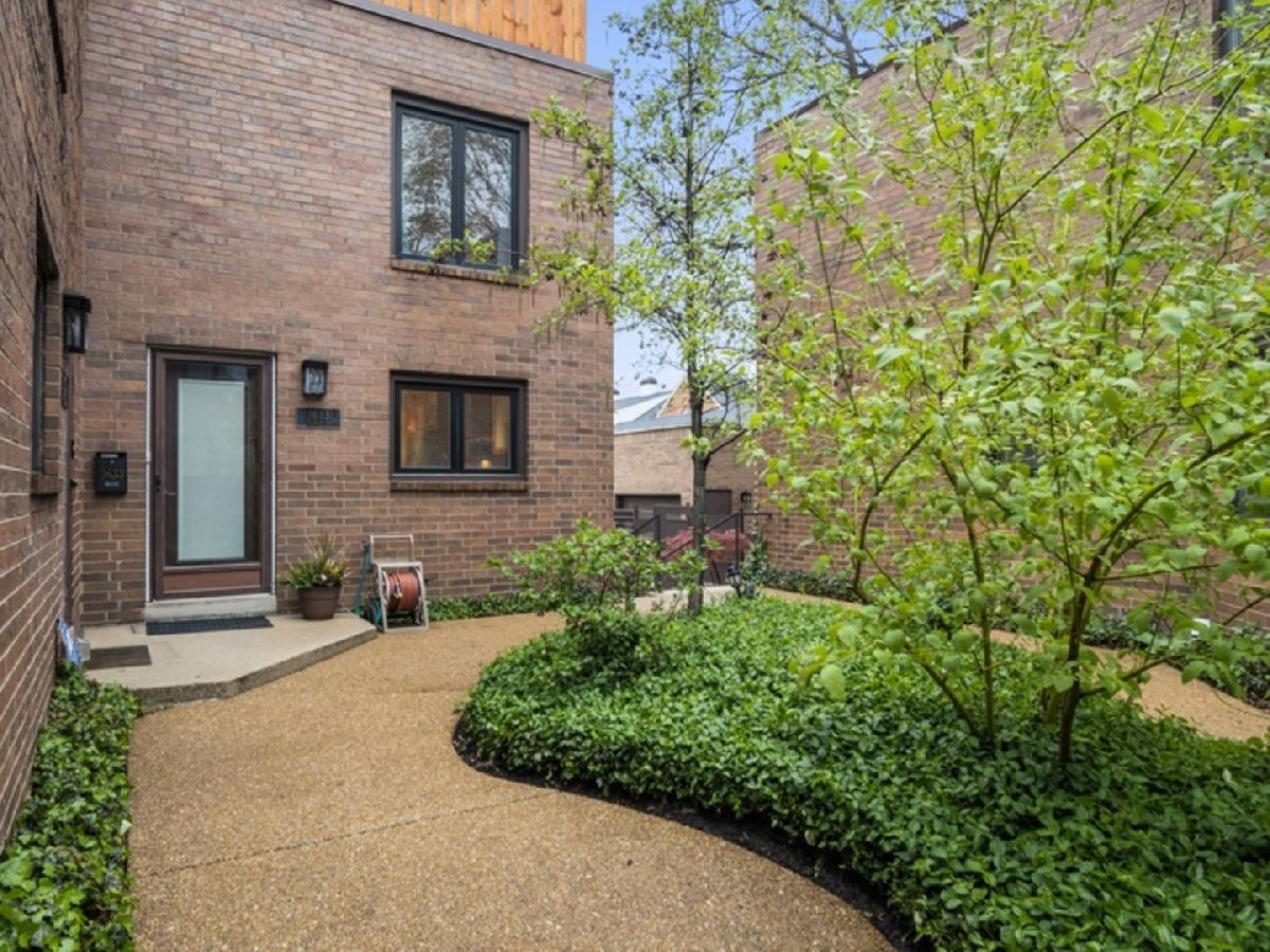 Townhomes Sold Clusters On Vine Chicago Illinois, 1633 Vine