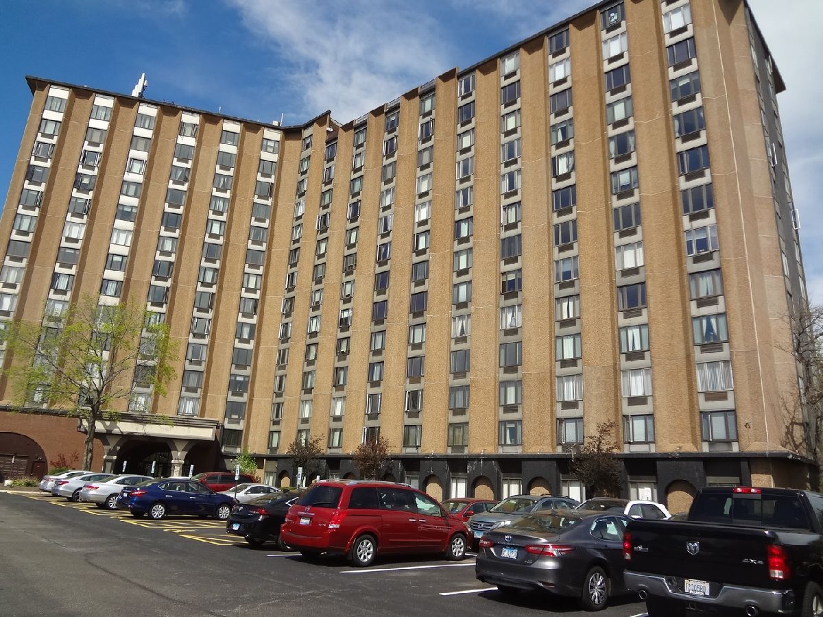 Condominiums Rented Renaissance Place Palatine Illinois, 1 Renaissance
