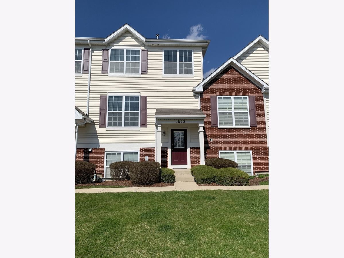 Townhomes & Condos Rented Heron Bay Round Lake Illinois, 1643 Turtle Creek