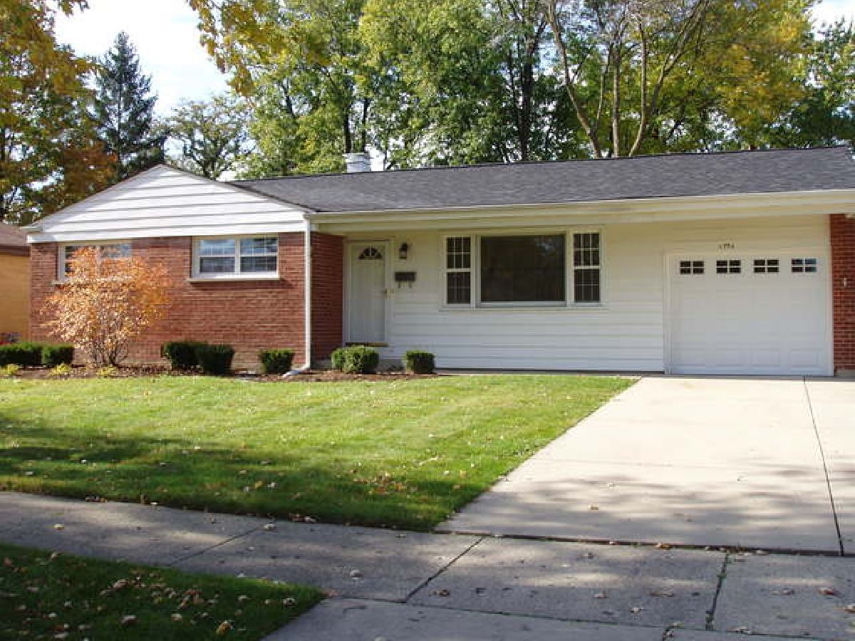 Homes Rented Hasbrook Arlington Heights Illinois, 1736 Walnut