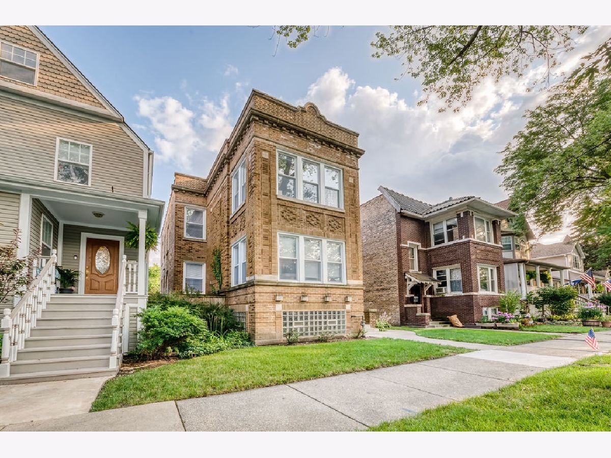 Homes & Condos & Townhomes Sold Old Irving Place Chicago Illinois, 4025 Patterson