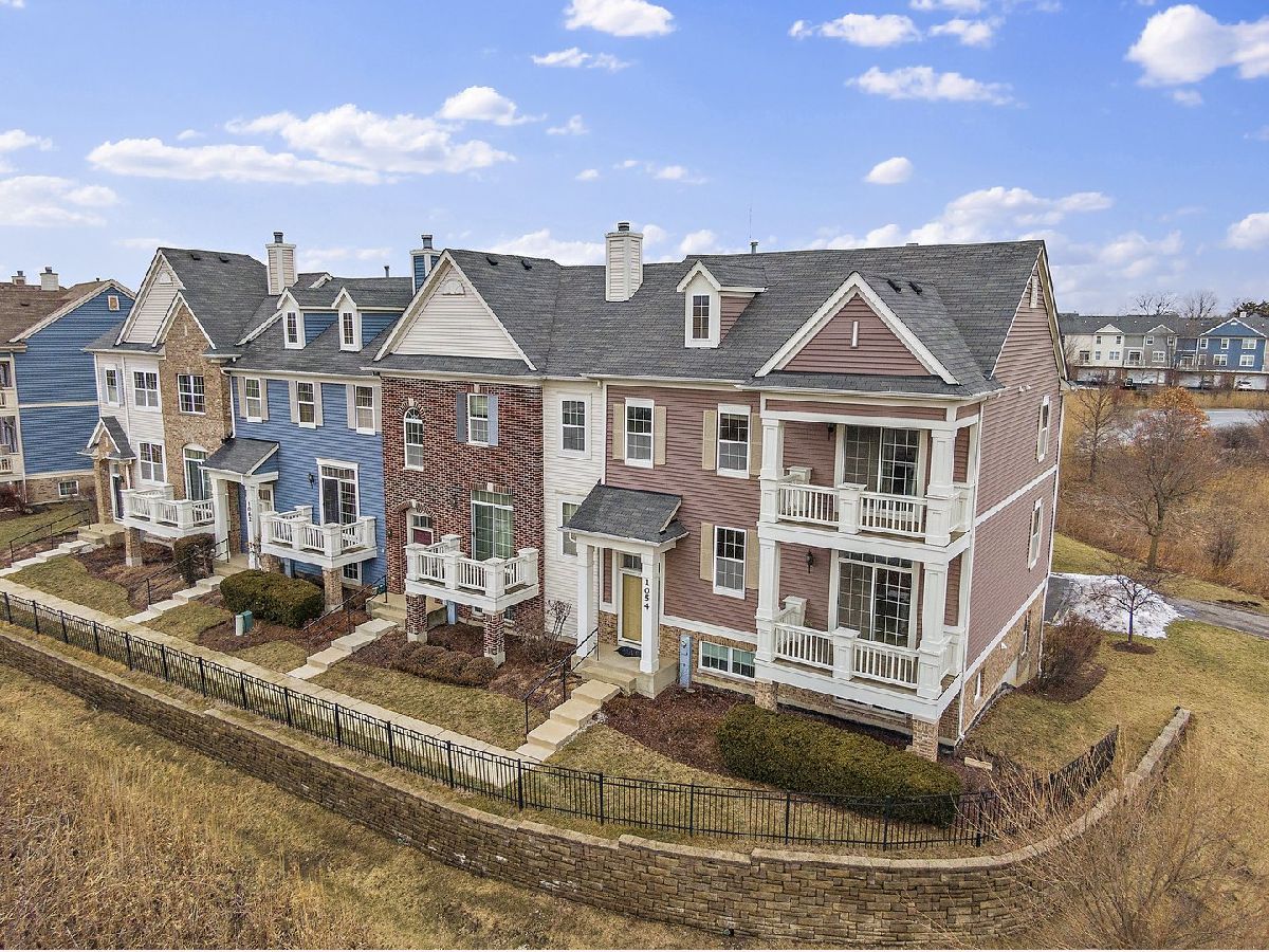 Fountains At Town Center Carol Stream IL, Townhomes & Condos For Sale