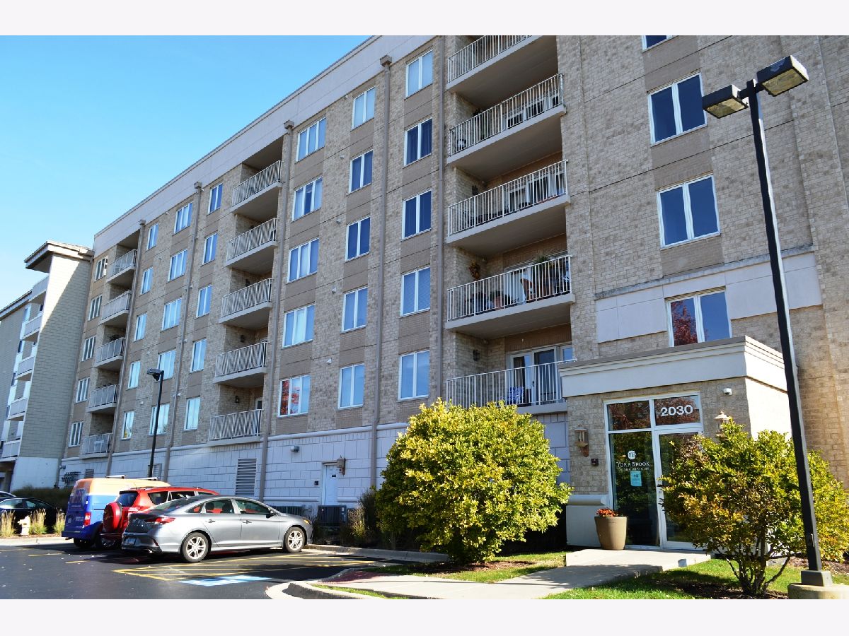 Condominiums Sold York Brook Lombard Illinois, 2030 Saint Regis