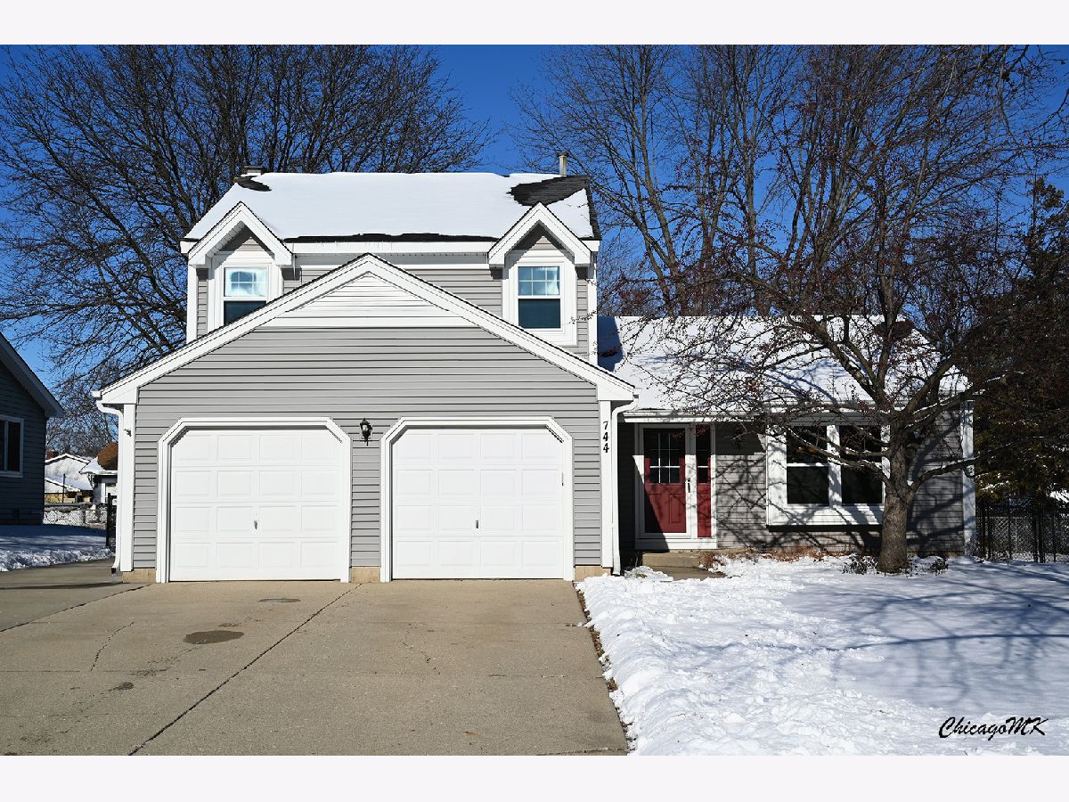 Homes & Townhomes & Condos Rented Four Colonies Crystal Lake Illinois, 744 Concord
