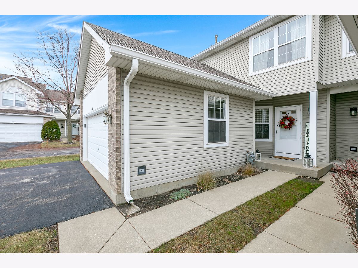 Townhomes & Condos Sold Whispering Lake Lake Bluff Illinois, 13267 Heiden