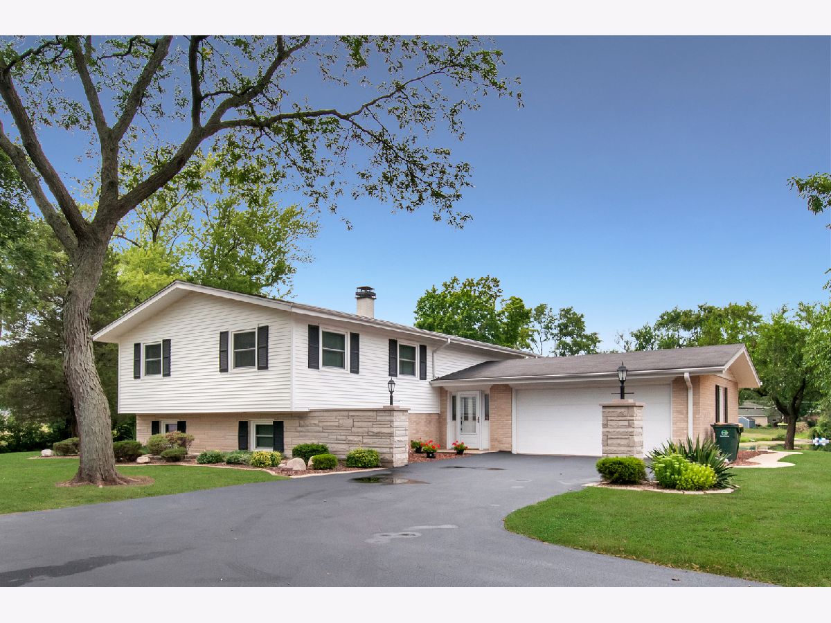Homes Sold Bruce Lake Downers Grove Illinois, 924 Plainfield
