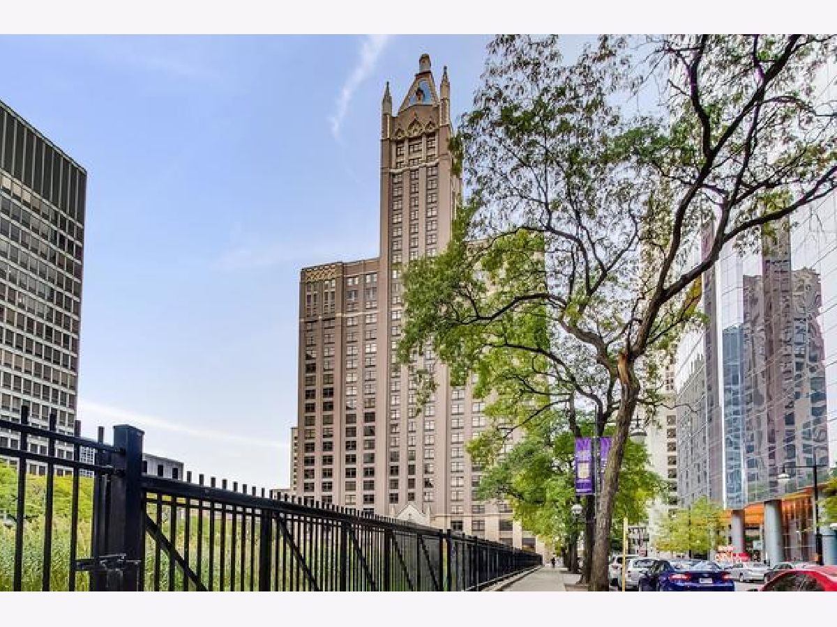 Condos & Townhomes Rented Lake Residences Chicago Illinois, 680 Lake Shore