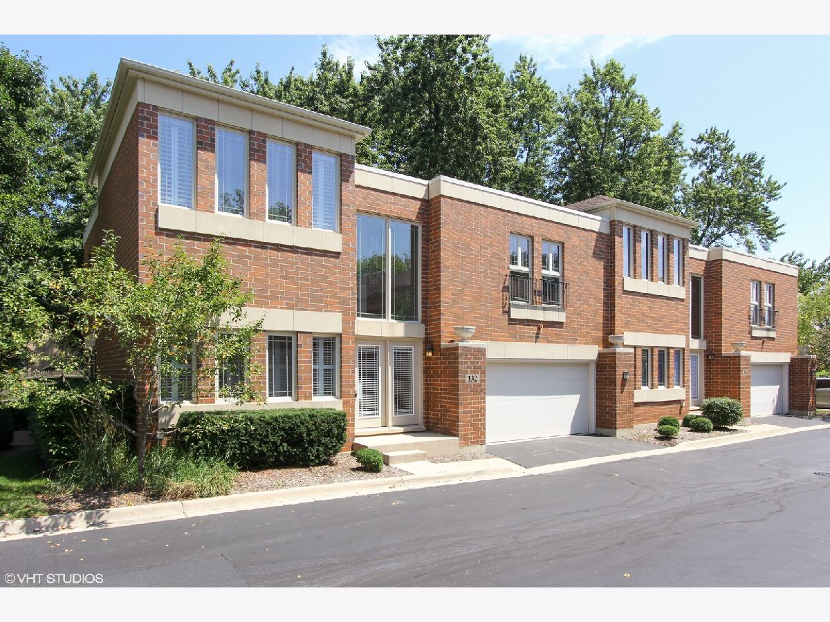 Townhomes Rented Prairie View North Libertyville Illinois, 132 Finstad