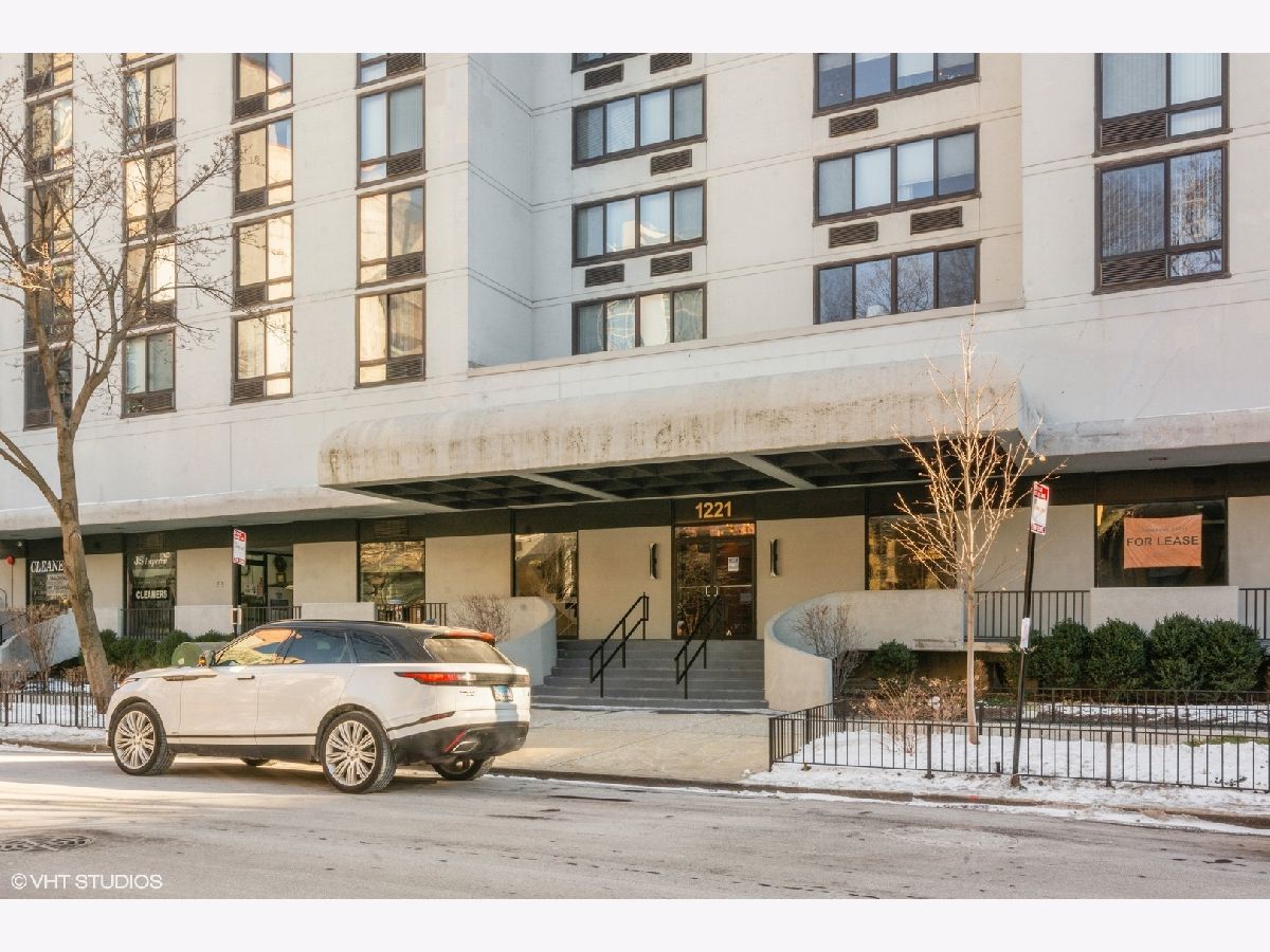 Condominiums Sold The Towers Chicago Illinois, 1221 Dearborn