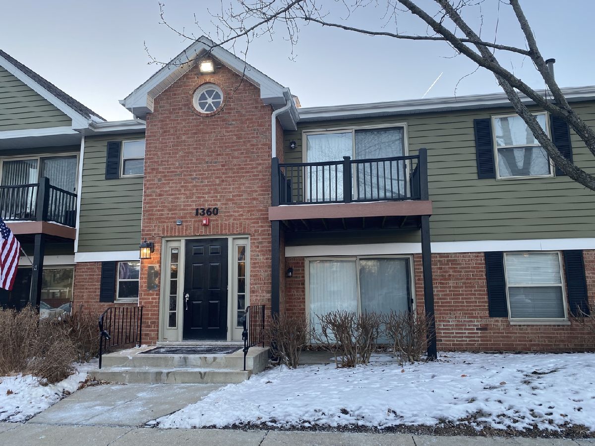 Condominiums Rented Chantecleer Lakes Naperville Illinois, 1360 Mcdowell