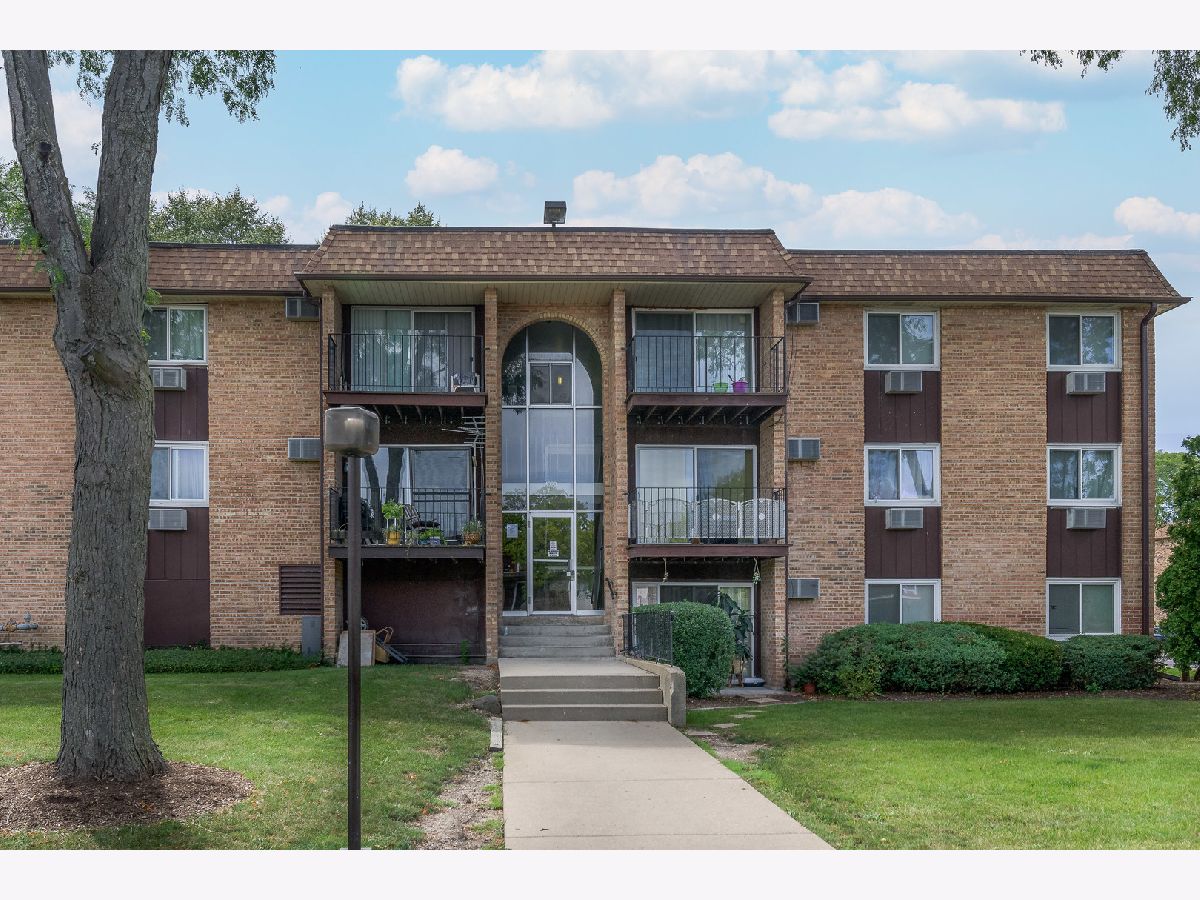 Highland Crossing Hoffman Estates IL, Condominiums For Sale & For Rent