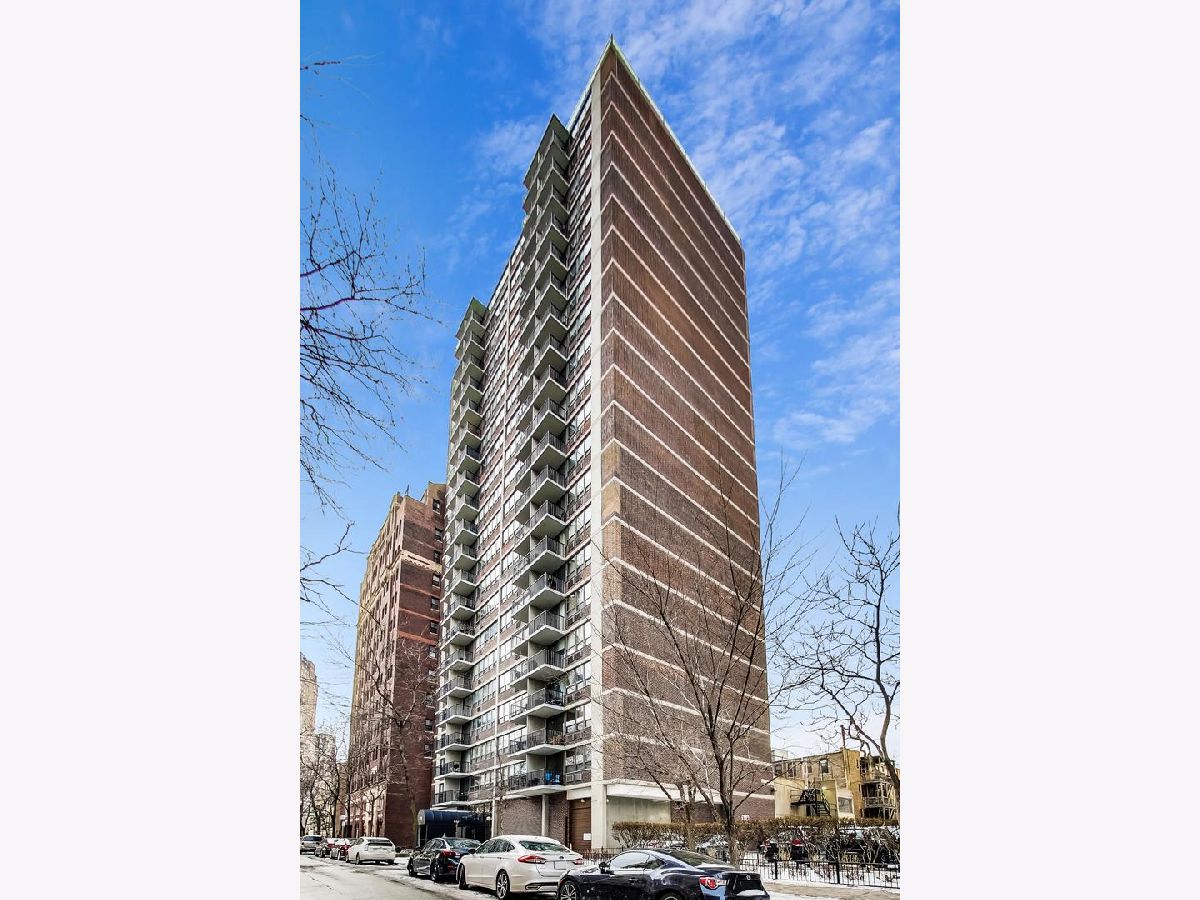 Condominiums Sold Parkview Towers Chicago Illinois, 2740 Pine Grove