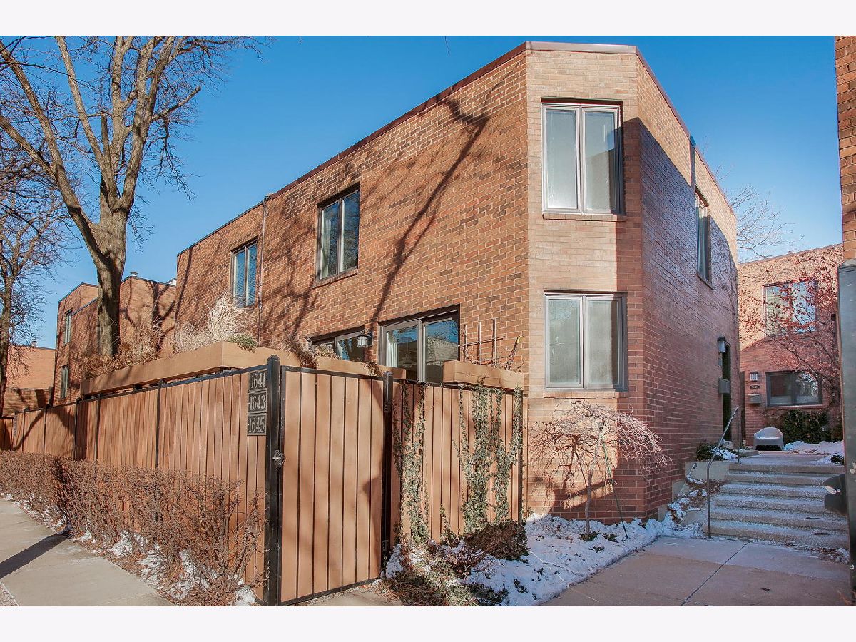 Townhomes Sold Clusters On Vine Chicago Illinois, 1643 Vine