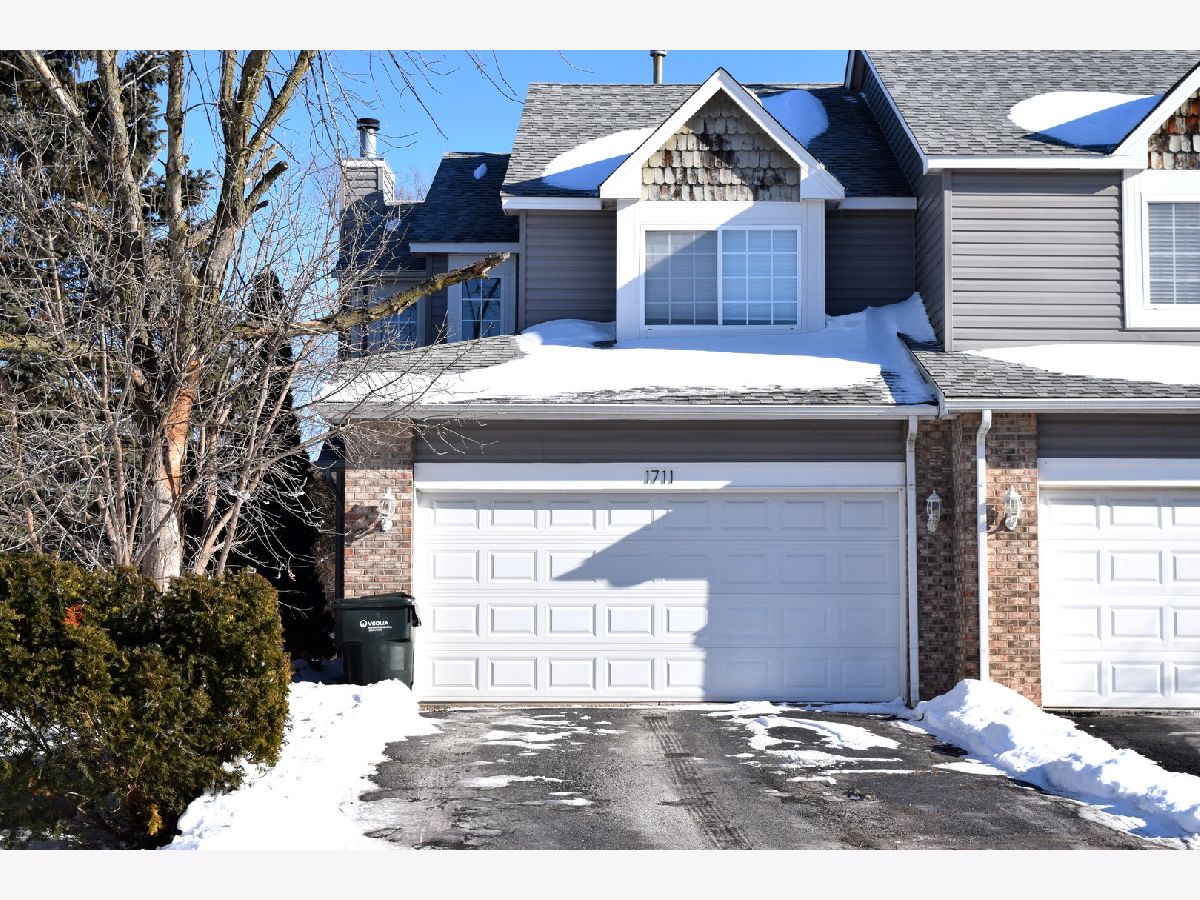 Condos & Townhomes & Homes Sold Clearview Gardens Waukegan Illinois, 1711 Frolic