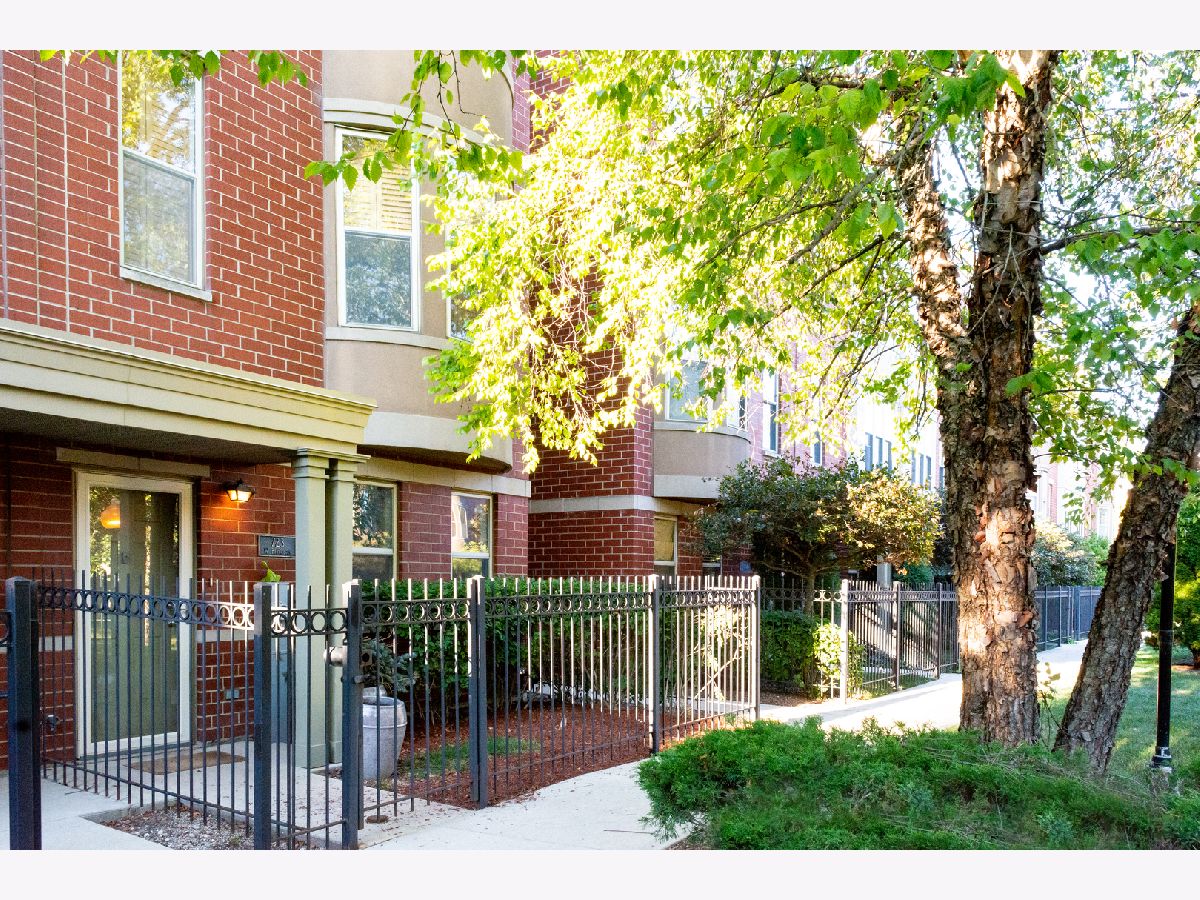 Townhomes & Condos & Homes Sold North Town Village Chicago Illinois, 723 Blackhawk