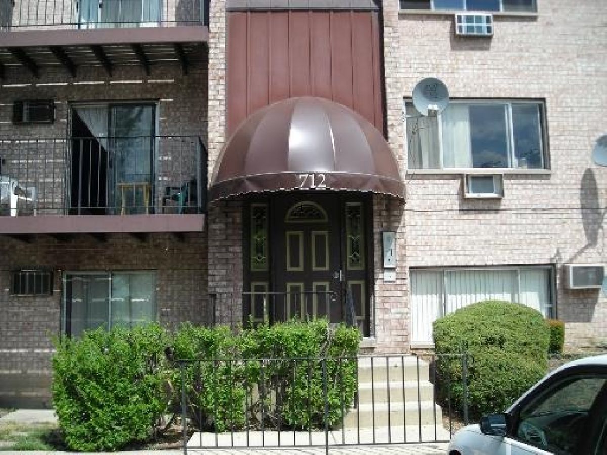 Subdivision Rented Countryside Mount Prospect Illinois, 712 Huntington Commons