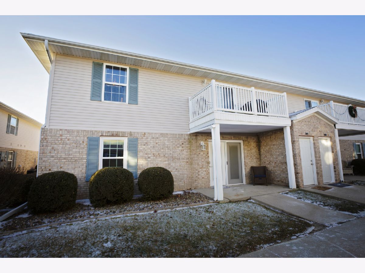 Condos & Townhomes Sold Airport Park Bloomington Illinois, 1040 Ekstam