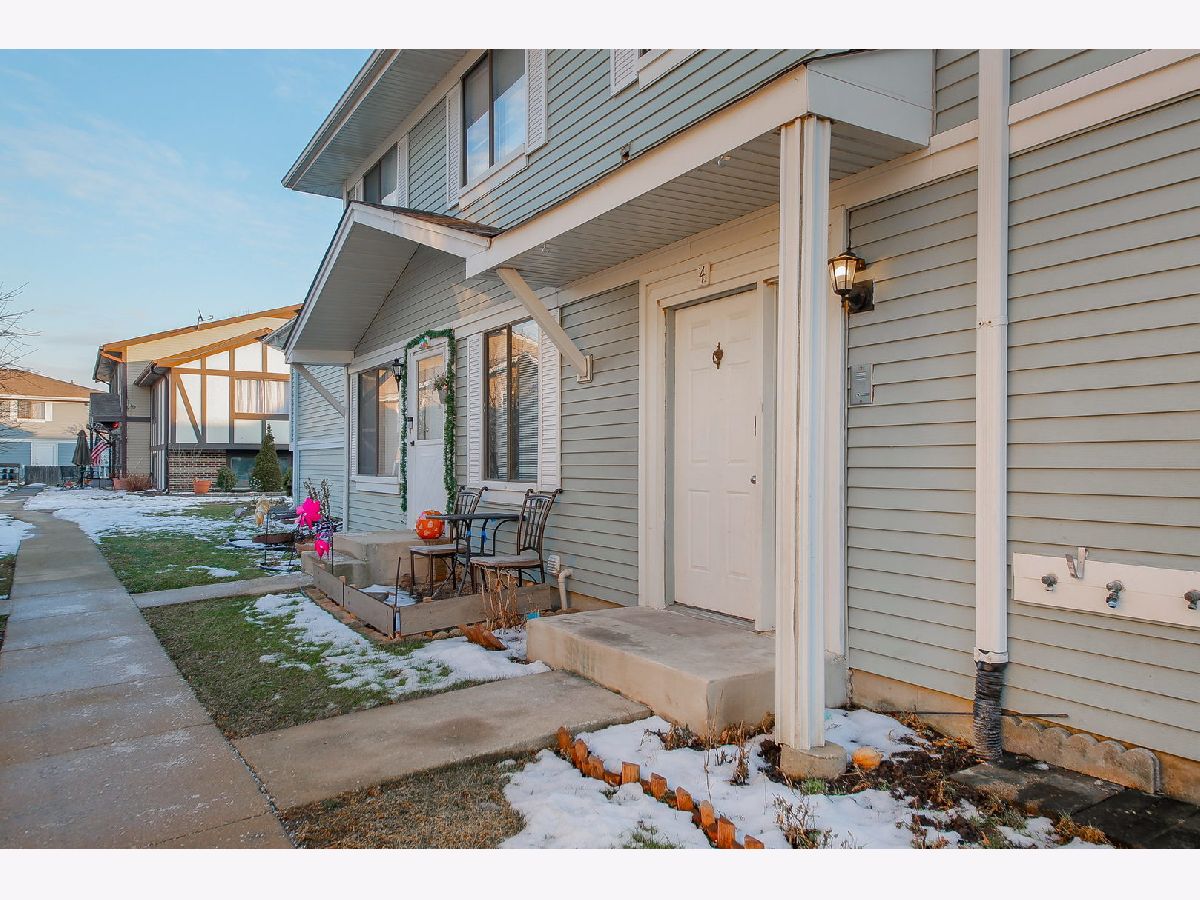 Townhomes & Condos Rented Winchester Warrenville Illinois, 29W559 Winchester
