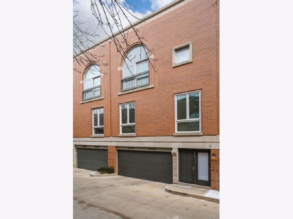 Townhomes Sold Tamerlane Chicago Illinois, 2673 Greenview