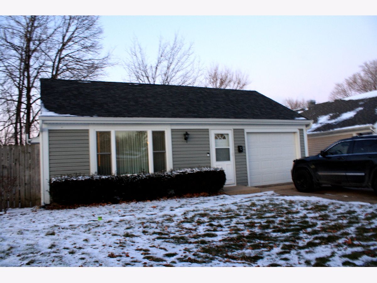 Homes & Townhomes Rented Boulder Hill Montgomery Illinois, 100 Longbeach