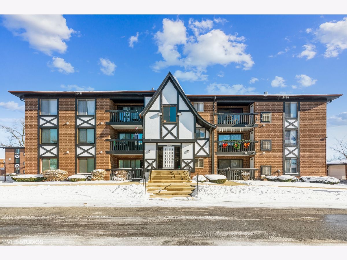 Condominiums Sold Regal Chateau Crestwood Illinois, 13615 Lamon
