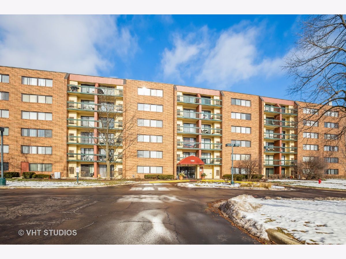 Condominiums Sold Twelve Oaks At Morningside Hoffman Estates Illinois, 1800 Huntington