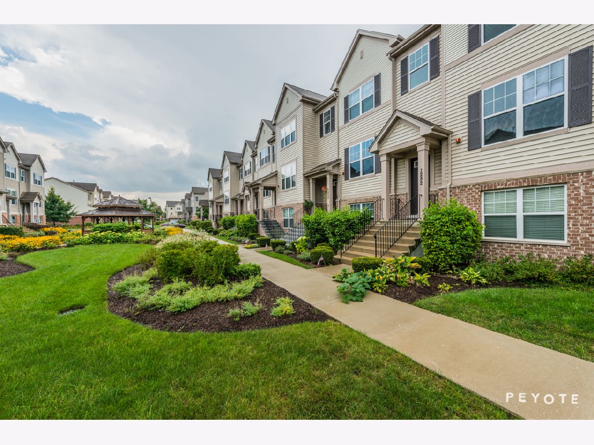 Townhomes Rented Lexington Park Des Plaines Illinois, 1252 Evergreen